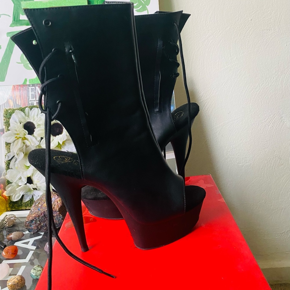 Pleasers short boot